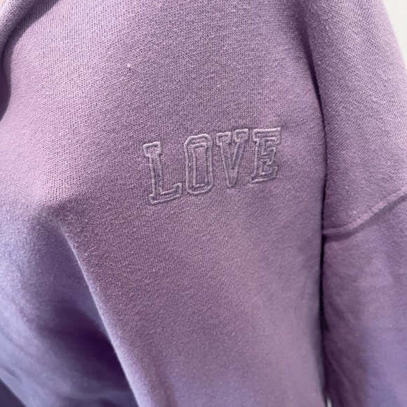 4 shirts all 2x, good condition , the grey hoodie the string has a stain on it. - Picture 6 of 9